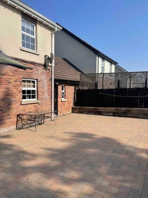 Spacious 4 Bedroom House With Large Garden Belfast
