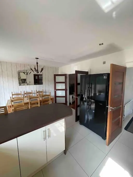 Spacious 4 Bedroom House With Large Garden Belfast