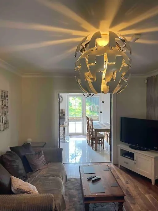 Ferienhaus Spacious 4 Bedroom House With Large Garden Belfast