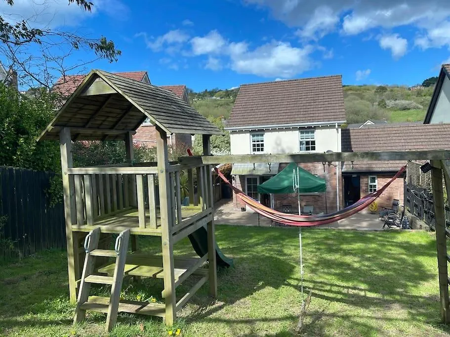 Spacious 4 Bedroom House With Large Garden Belfast Großbritannien