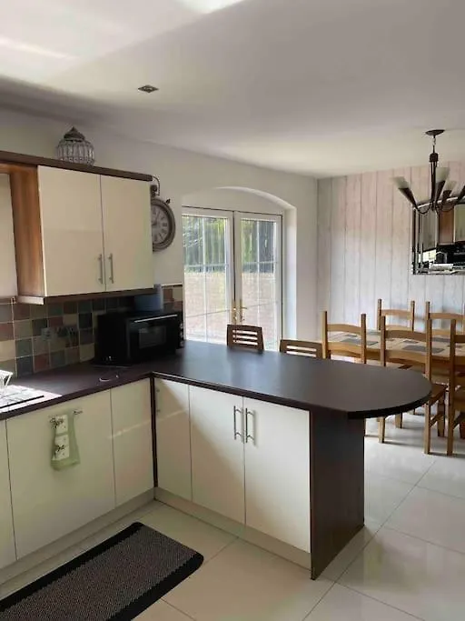 Spacious 4 Bedroom House With Large Garden Belfast Feriehus