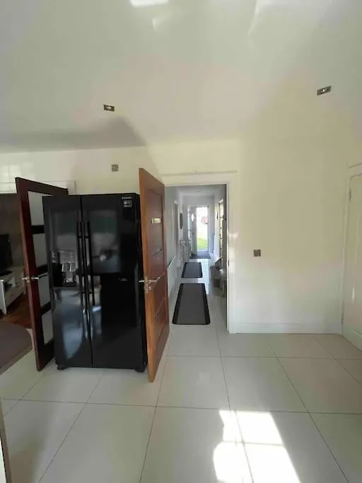 Spacious 4 Bedroom House With Large Garden Belfast 0*,
