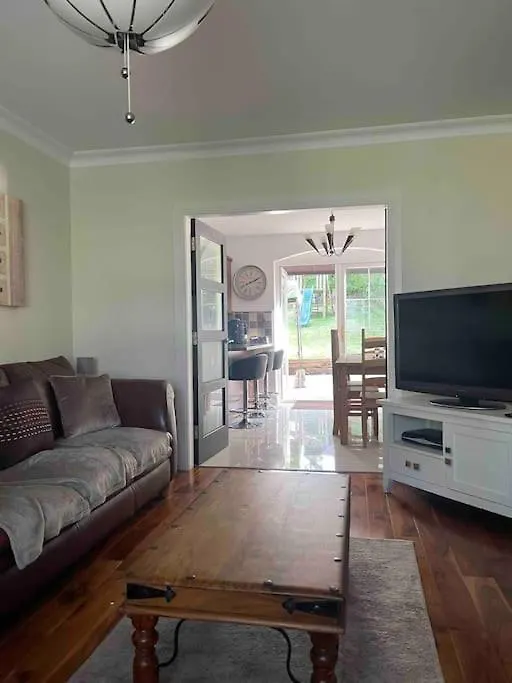 Spacious 4 Bedroom House With Large Garden Belfast Feriehus