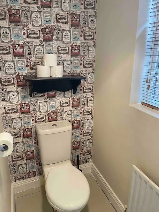 Spacious 4 Bedroom House With Large Garden Belfast 0*,  Storbritannien