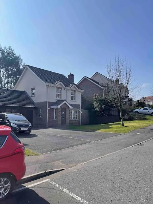 Spacious 4 Bedroom House With Large Garden Belfast 0*,  Storbritannien