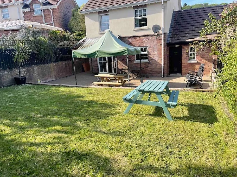 Spacious 4 Bedroom House With Large Garden Belfast