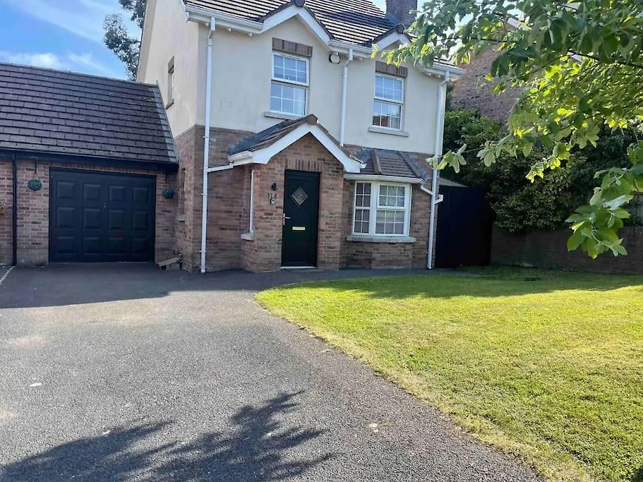 Spacious 4 Bedroom House With Large Garden Belfast